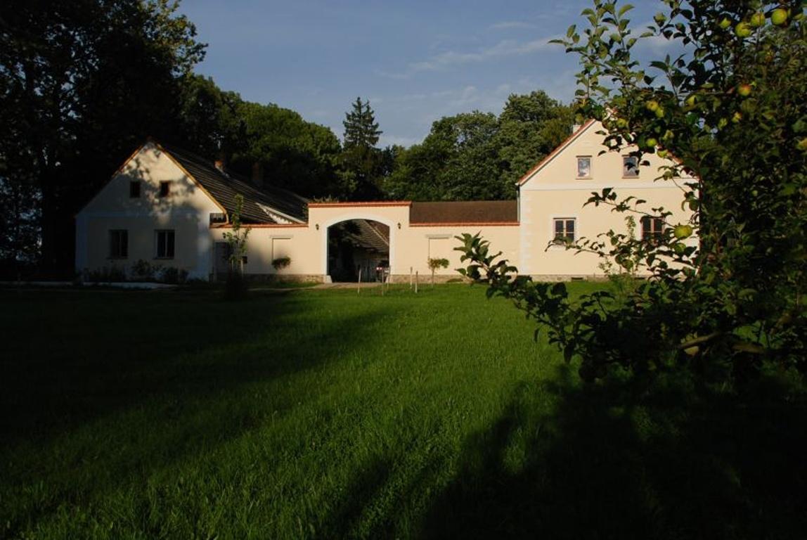 Veverci Dvur Hotel Rosec Buitenkant foto