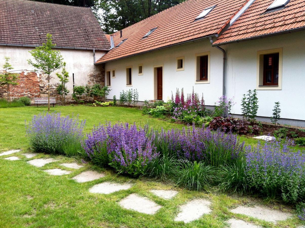 Veverci Dvur Hotel Rosec Buitenkant foto