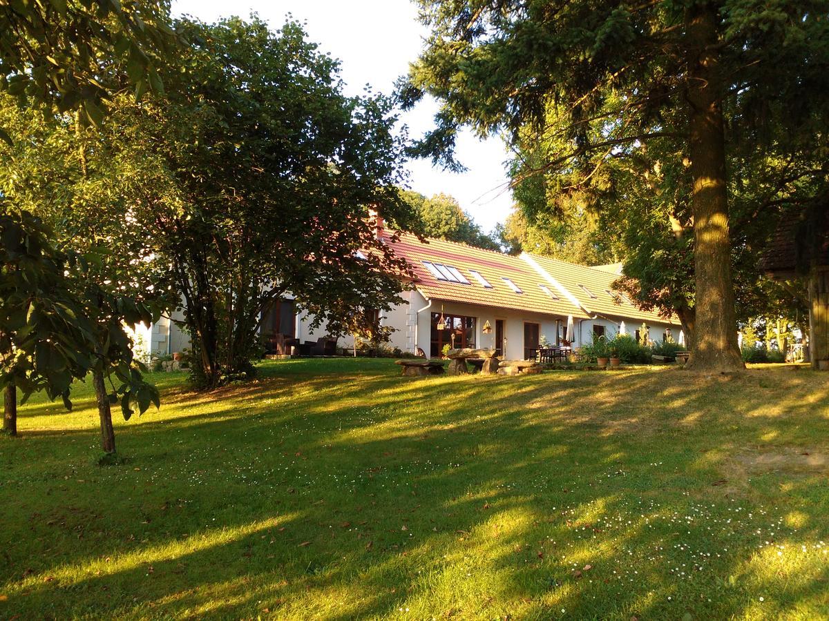 Veverci Dvur Hotel Rosec Buitenkant foto