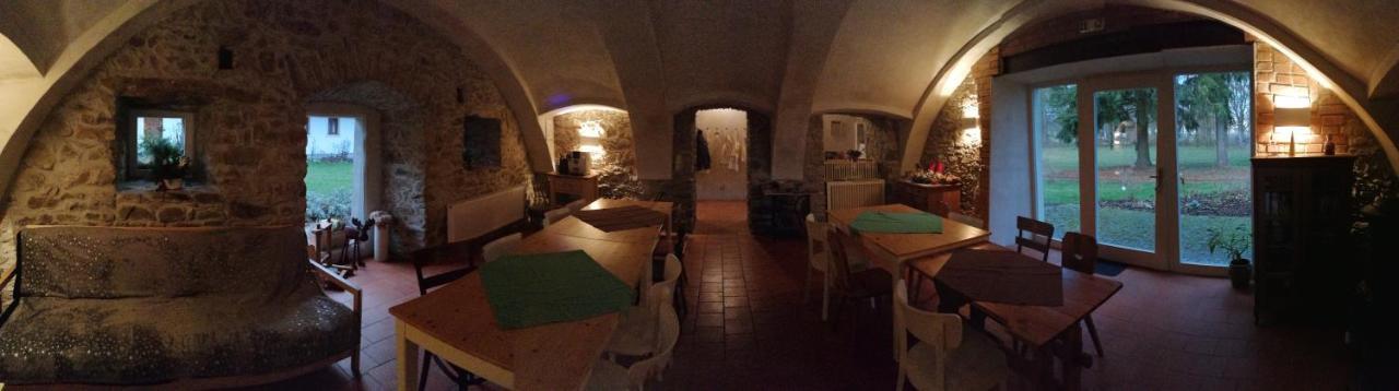 Veverci Dvur Hotel Rosec Buitenkant foto